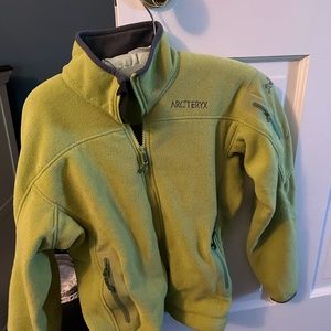 Green arcteryx fleece